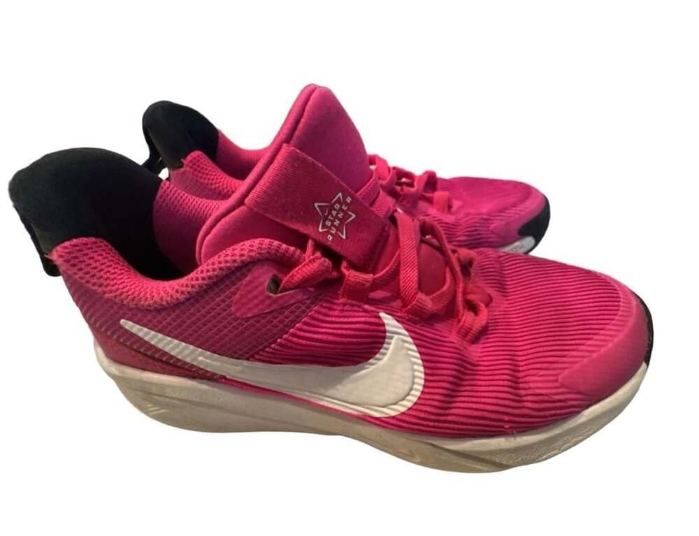 Nike Star Runner 4 Fierce Pink White Black Running Shoes Size 1 youth